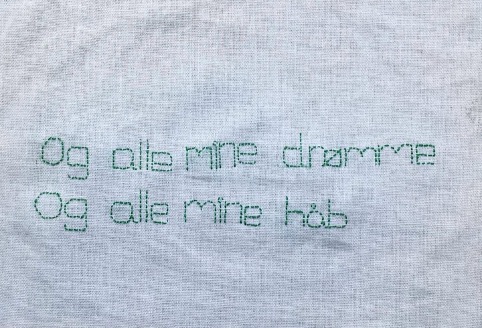 Illustration: Frihåndsbroderi af Kris fra følsomt broderi