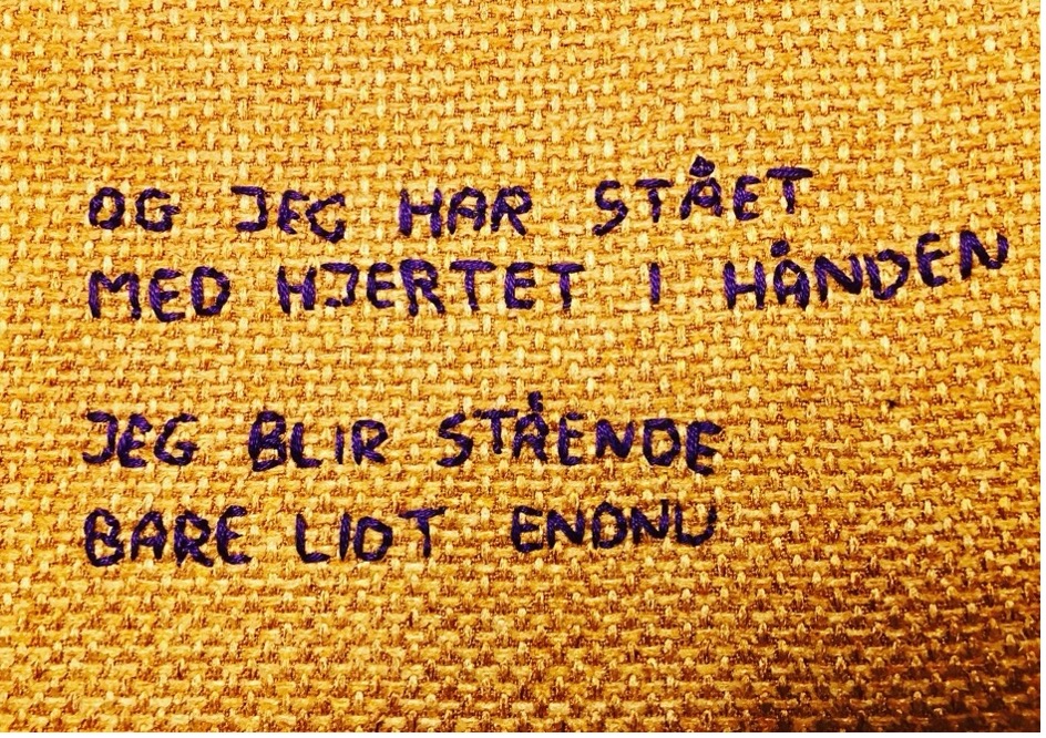 Frihåndsbroderi af Kris fra følsomt broderi